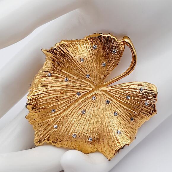 Vintage Unsigned Pennino Gold Leaf Clear Rhinestone Vintage Brooch - Picture 1 of 7